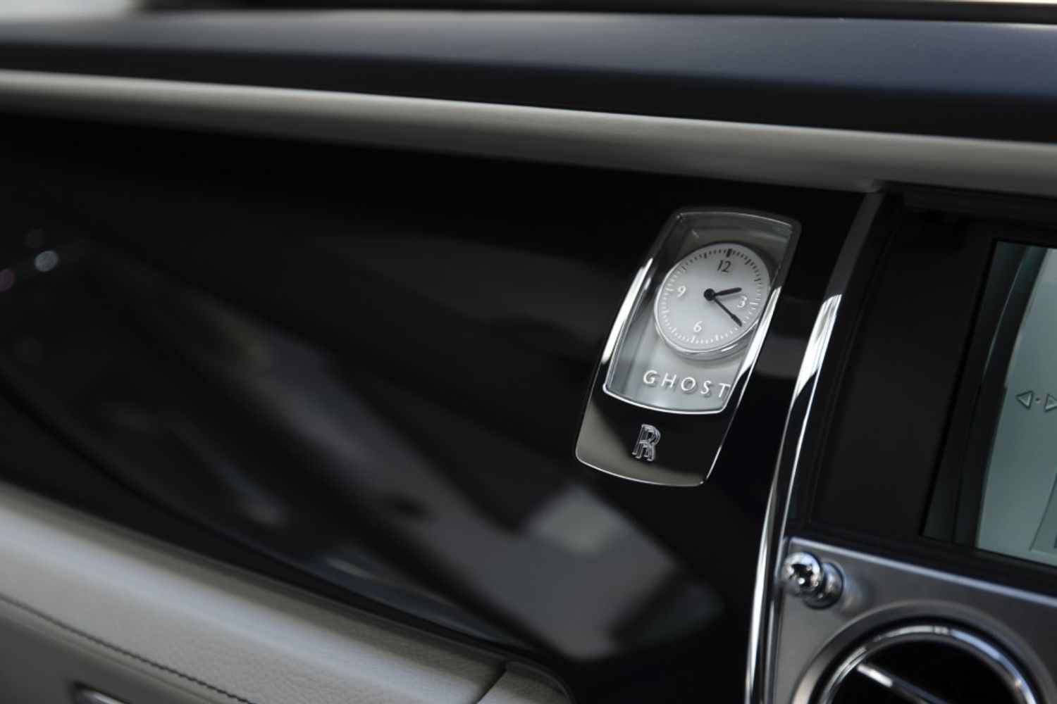 ROLLS-ROYCE GHOST SALOON 6.6 V12 SWB 4DR AUTOMATIC