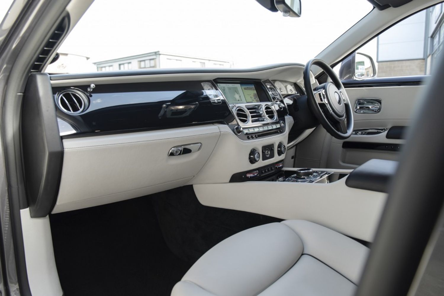 ROLLS-ROYCE GHOST SALOON 6.6 V12 SWB 4DR AUTOMATIC