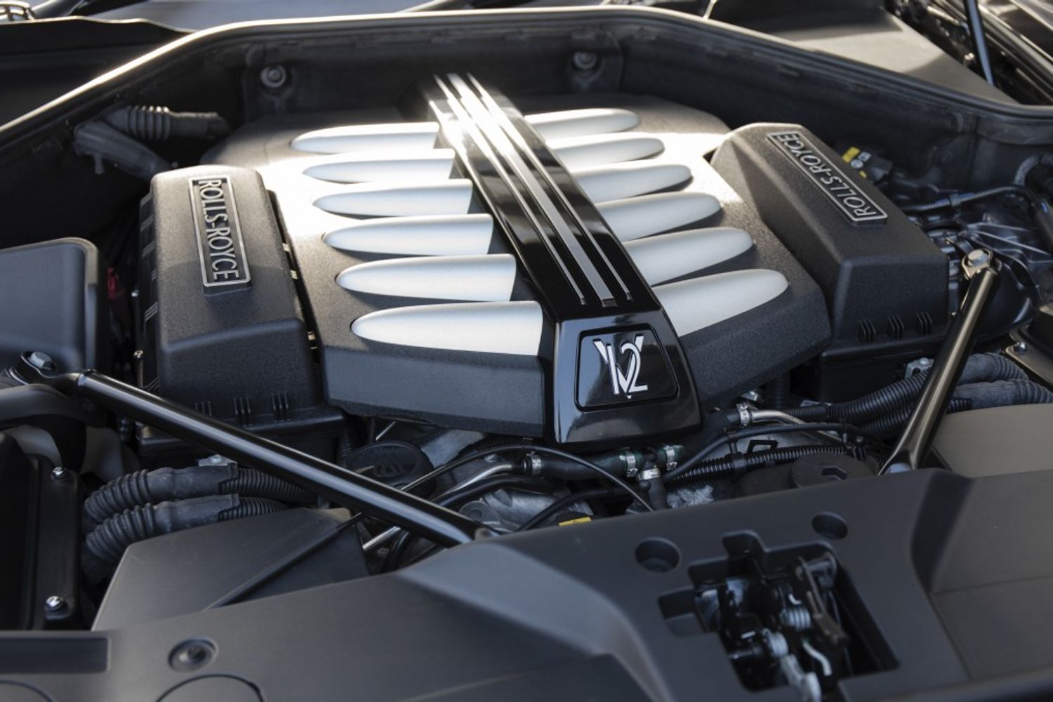 ROLLS-ROYCE GHOST SALOON 6.6 V12 SWB 4DR AUTOMATIC