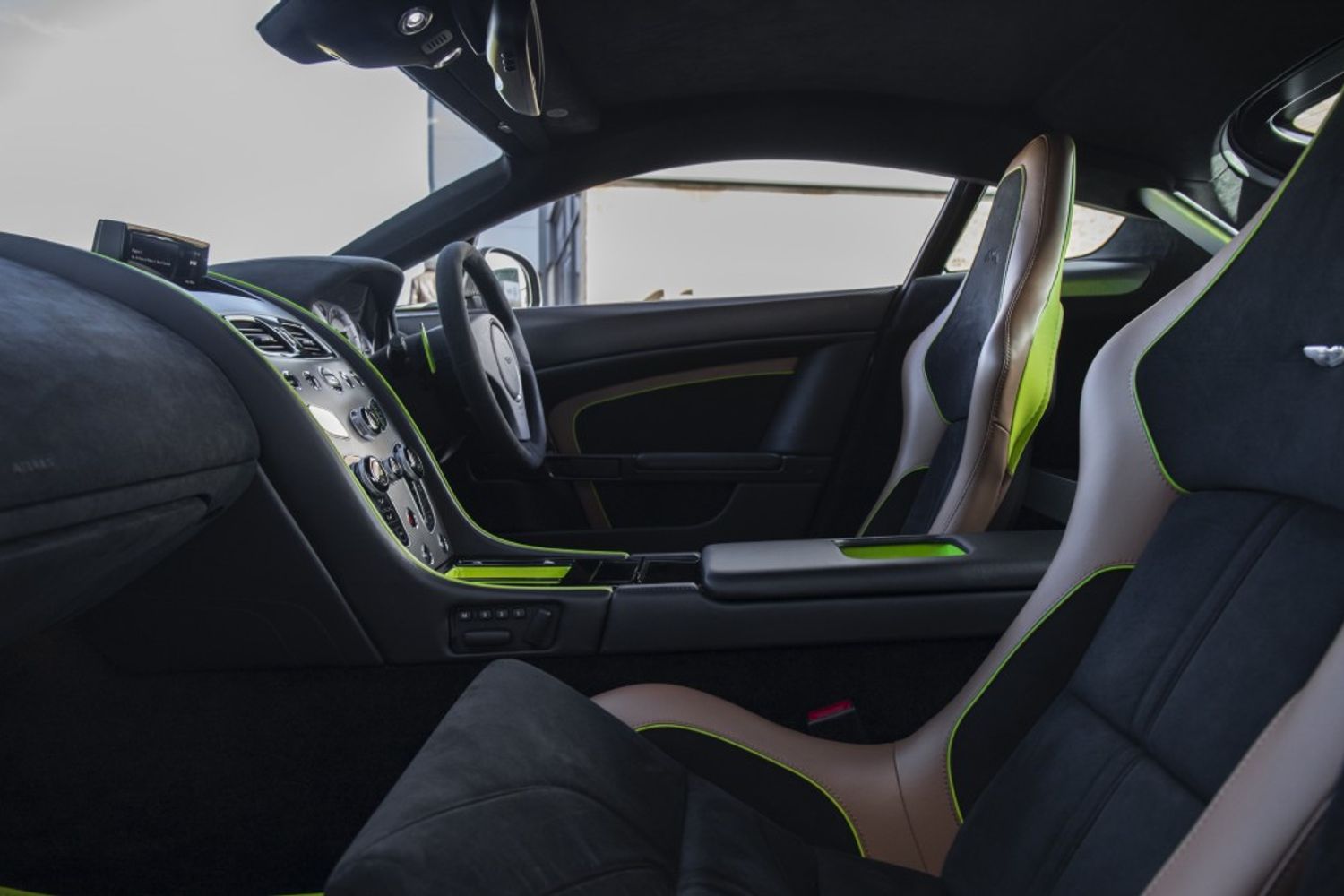 ASTON MARTIN VANTAGE HATCHBACK 4.7 AMR V8 3DR AUTOMATIC