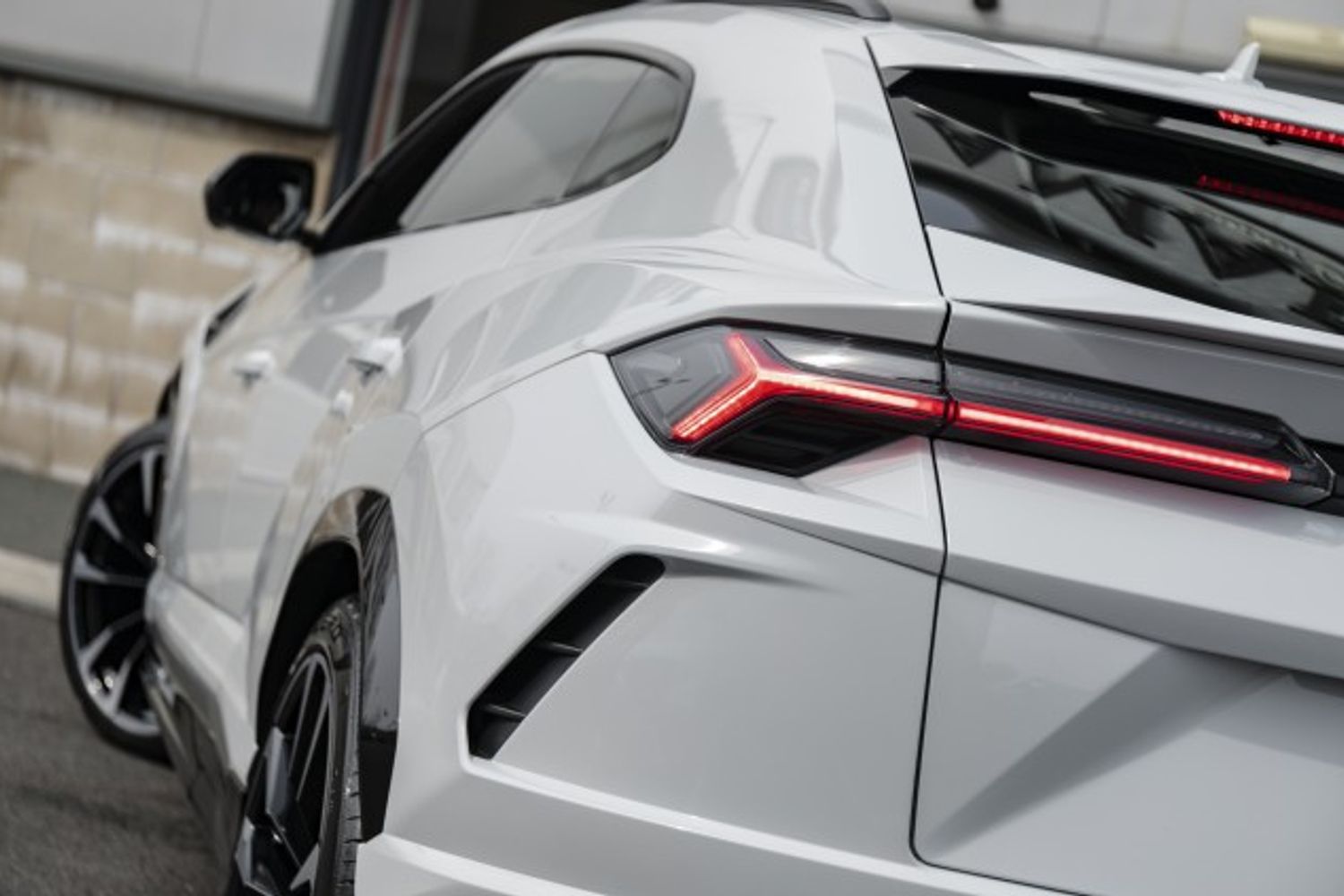 LAMBORGHINI URUS ESTATE 4.0 V8 5DR AUTOMATIC
