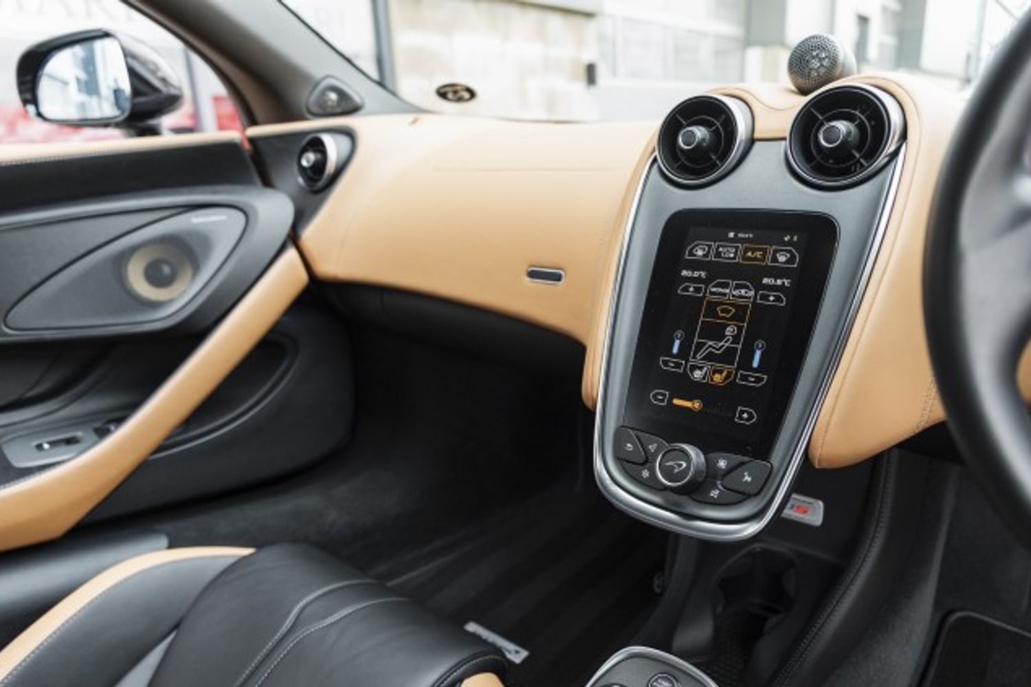 MCLAREN 570S COUPE 3.8 V8 2DR SEMI AUTOMATIC