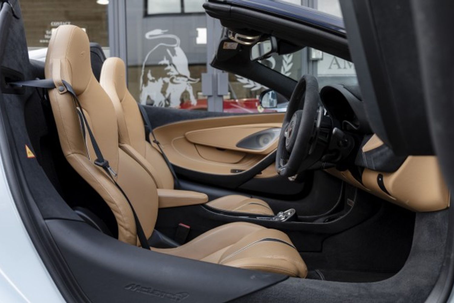 MCLAREN 570S CONVERTIBLE 3.8 V8 SSG 2DR SEMI AUTOMATIC