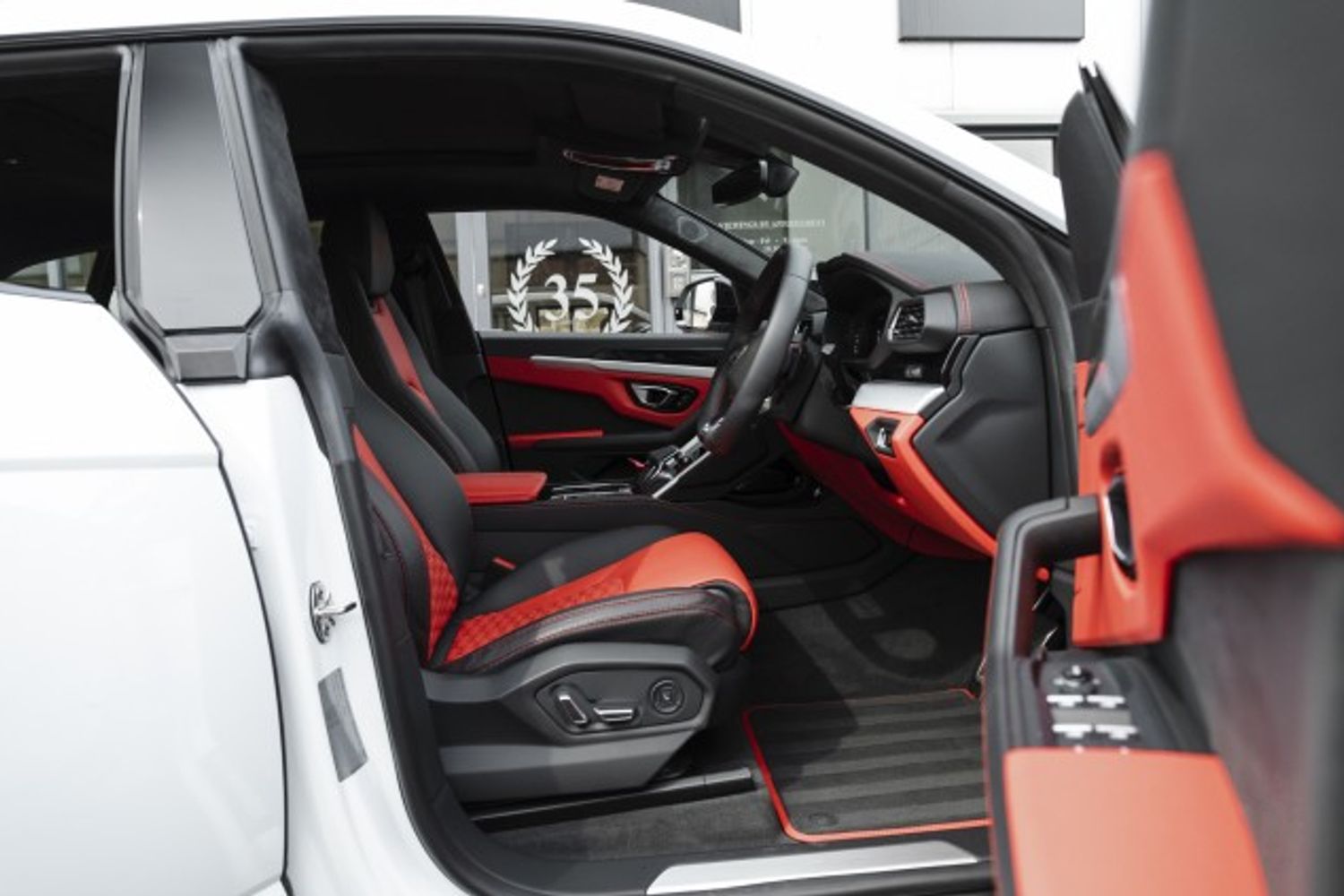 LAMBORGHINI URUS ESTATE 4.0 V8 5DR AUTOMATIC