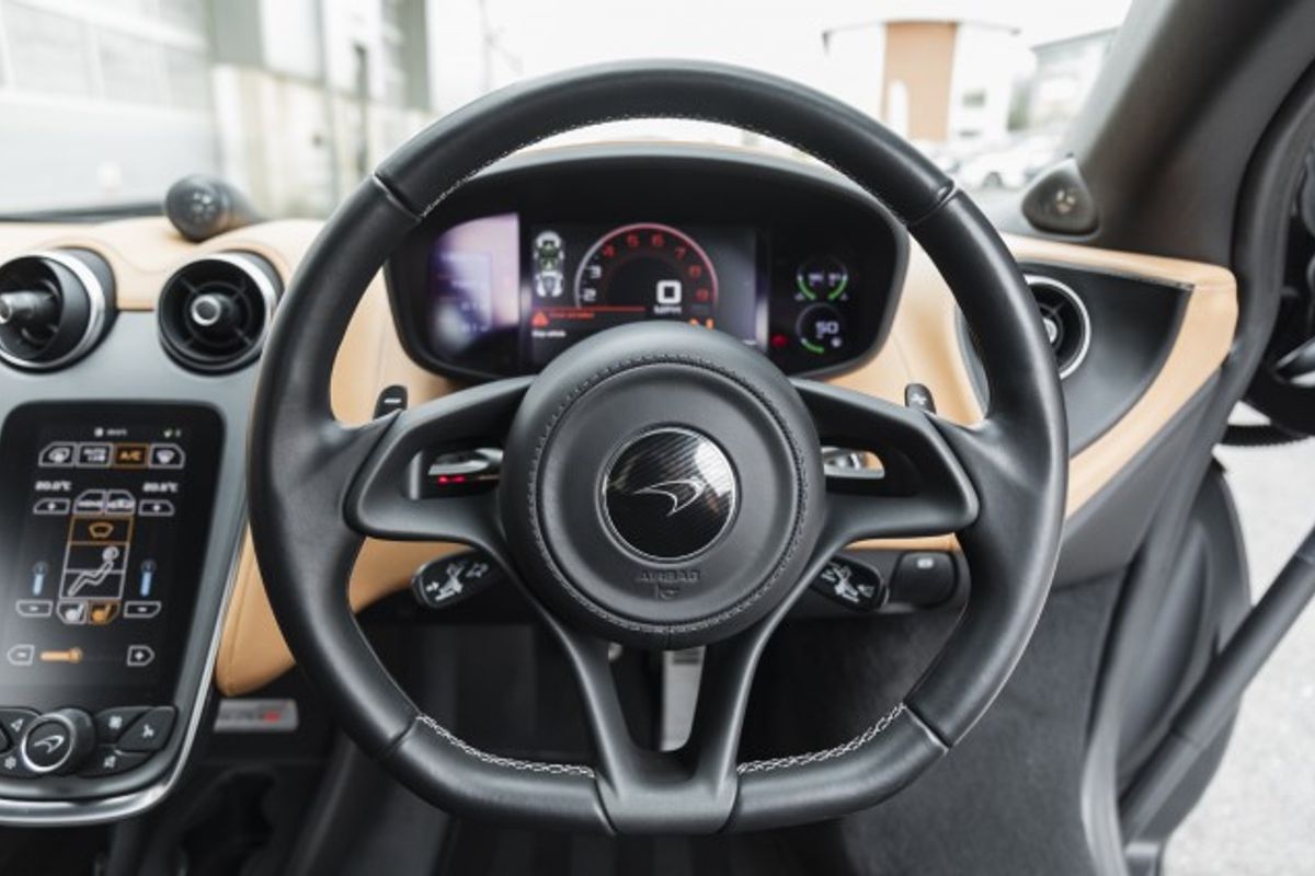 MCLAREN 570S COUPE 3.8 V8 2DR SEMI AUTOMATIC