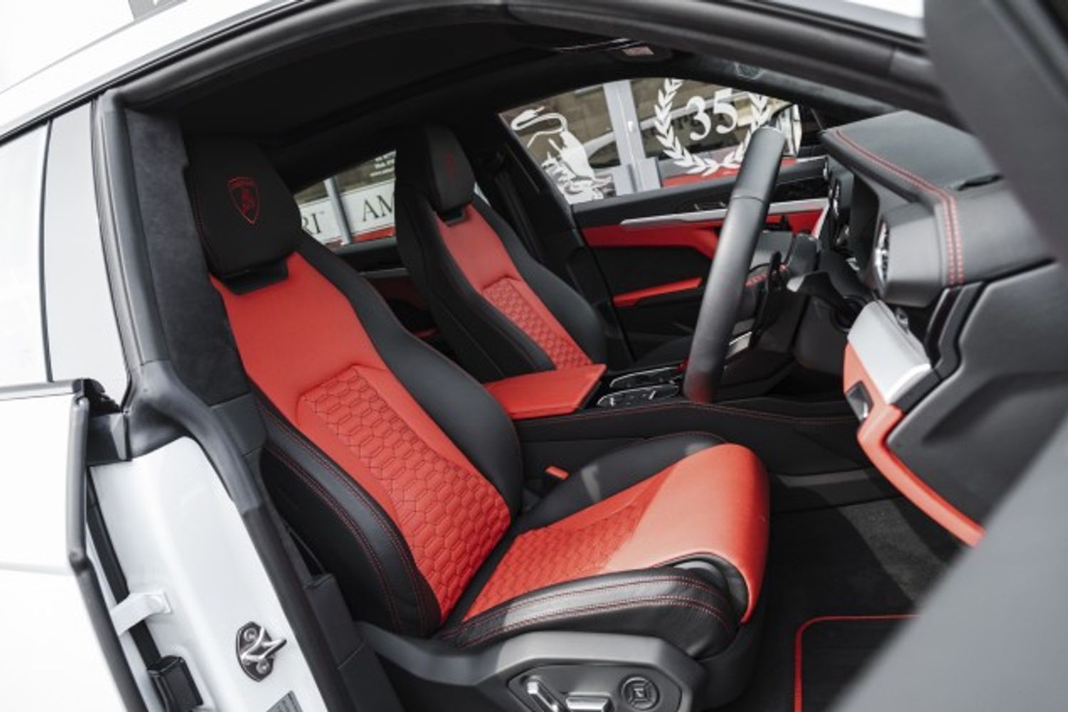 LAMBORGHINI URUS ESTATE 4.0 V8 5DR AUTOMATIC