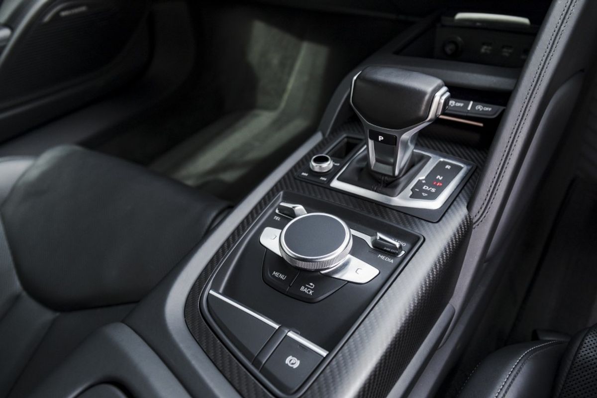 AUDI R8 COUPE 5.2 V10 PLUS QUATTRO 2DR SEMI AUTOMATIC
