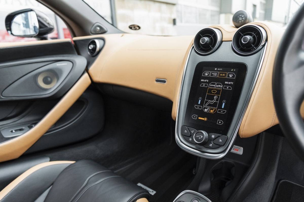MCLAREN 570S COUPE 3.8 V8 2DR SEMI AUTOMATIC