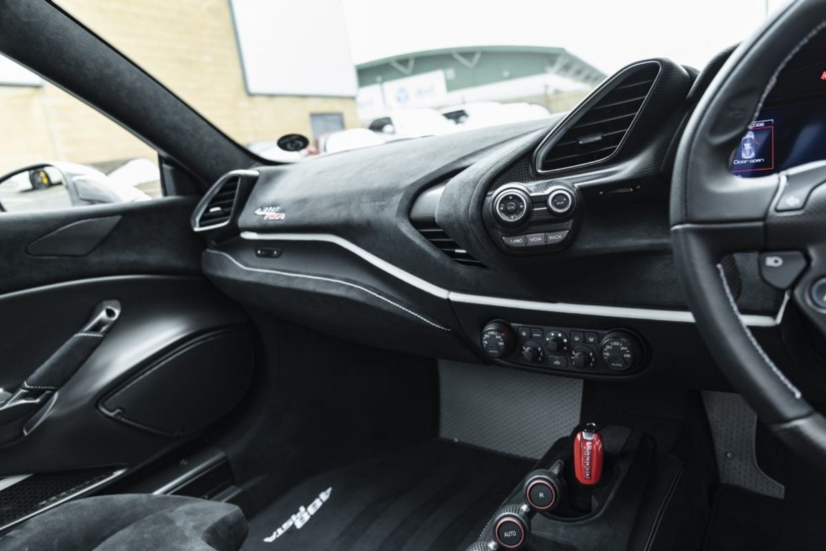 FERRARI 488 PISTA COUPE 3.9 VS 2DR SEMI AUTOMATIC