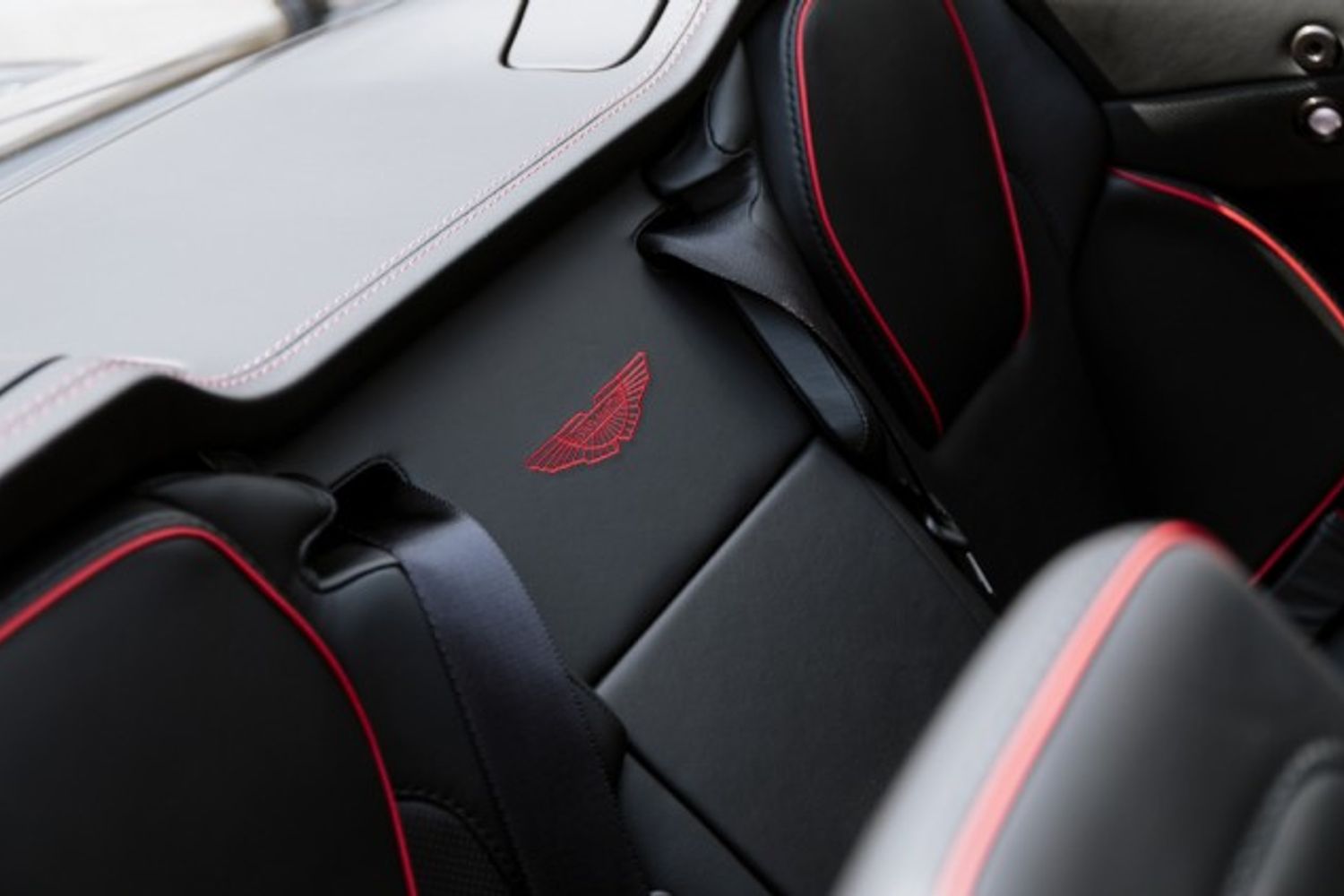 ASTON MARTIN VANQUISH CONVERTIBLE 5.9 V12 2DR AUTOMATIC