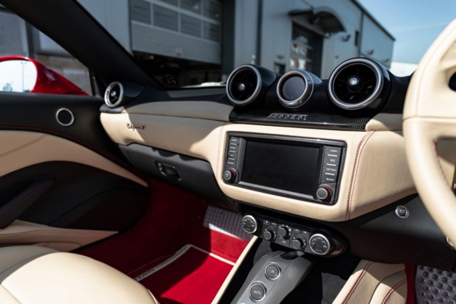 FERRARI CALIFORNIA CONVERTIBLE 3.9 DD 2DR SEMI AUTOMATIC