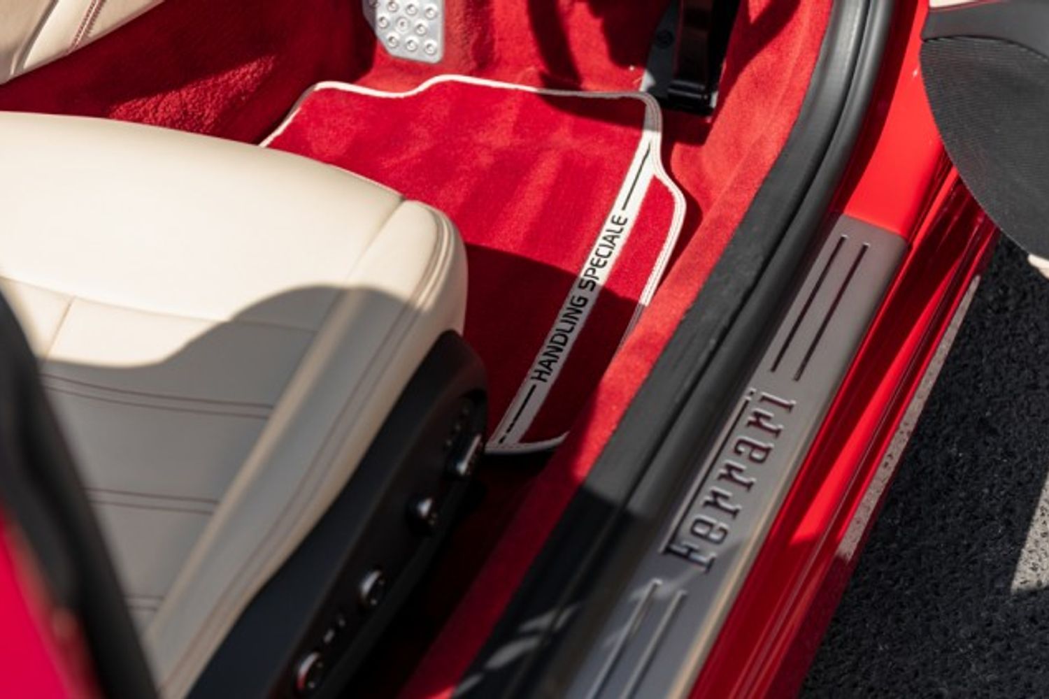 FERRARI CALIFORNIA CONVERTIBLE 3.9 DD 2DR SEMI AUTOMATIC