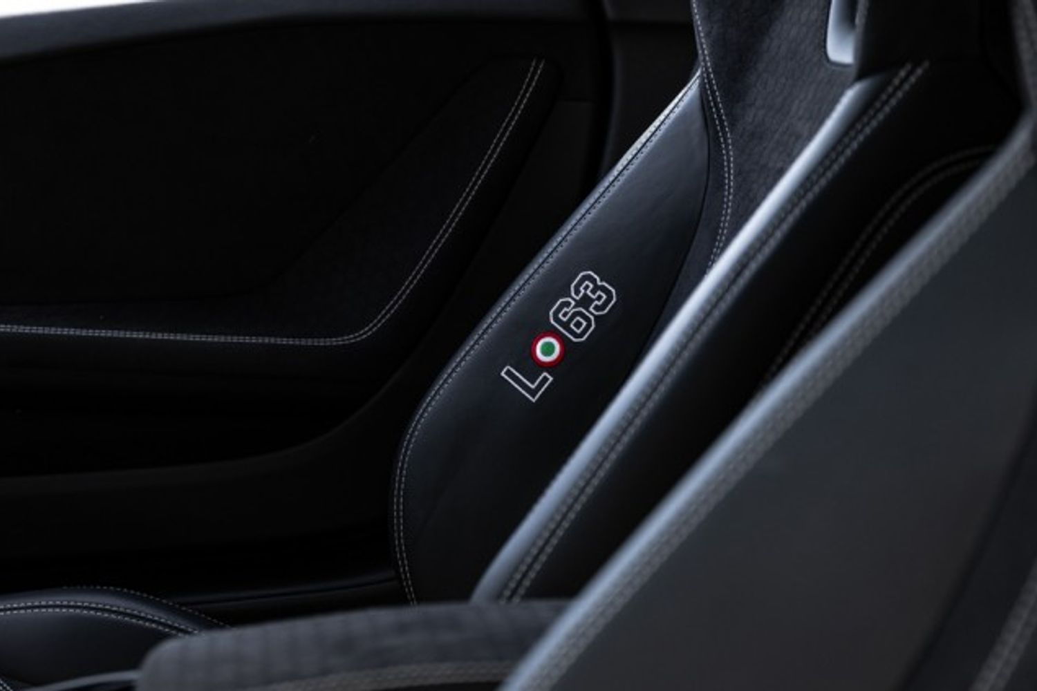 LAMBORGHINI HURACAN COUPE 5.2 V10 LP 610-4 AVIO 2DR SEMI AUTOMATIC