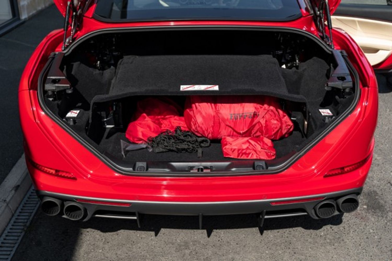 FERRARI CALIFORNIA CONVERTIBLE 3.9 DD 2DR SEMI AUTOMATIC