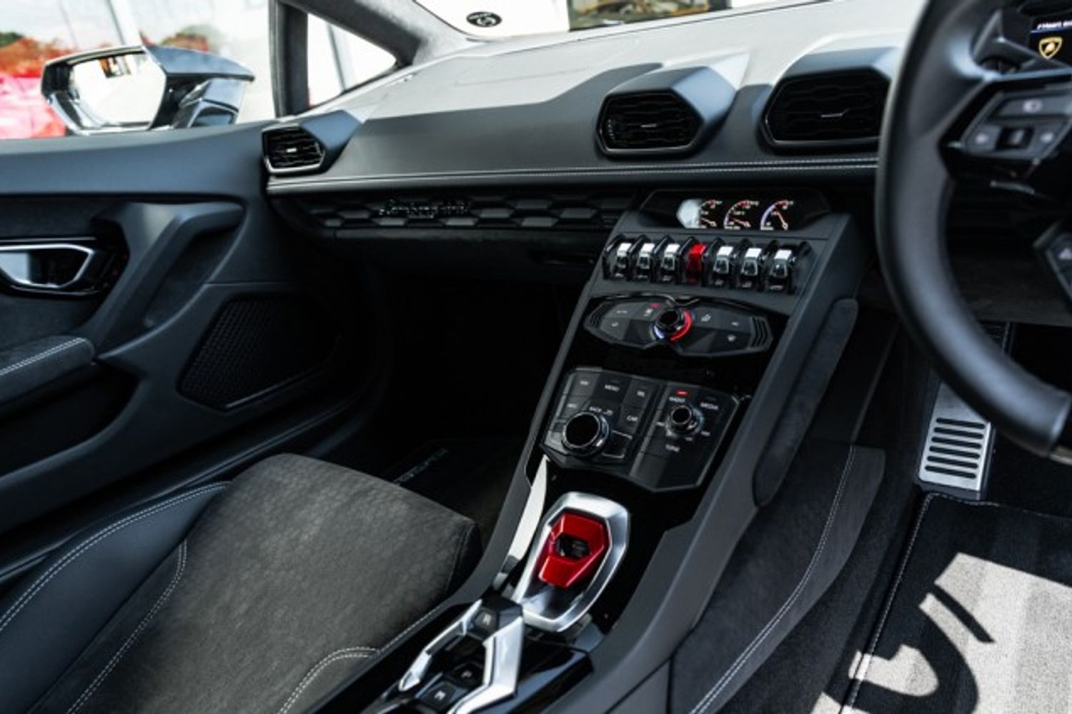 LAMBORGHINI HURACAN COUPE 5.2 V10 LP 610-4 AVIO 2DR SEMI AUTOMATIC