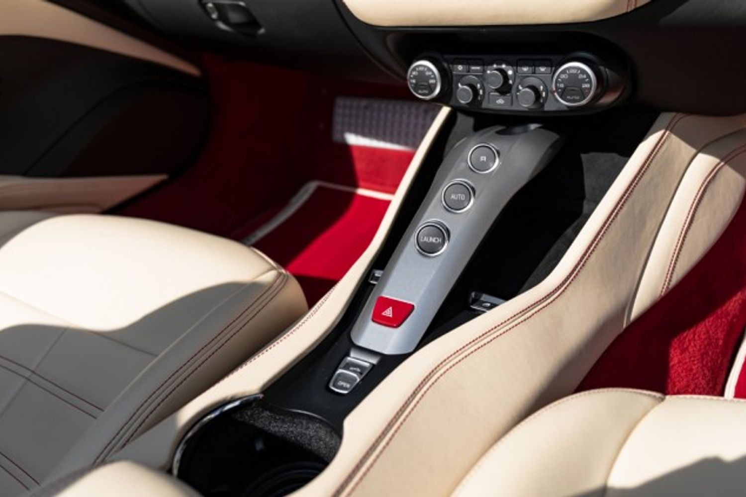 FERRARI CALIFORNIA CONVERTIBLE 3.9 DD 2DR SEMI AUTOMATIC