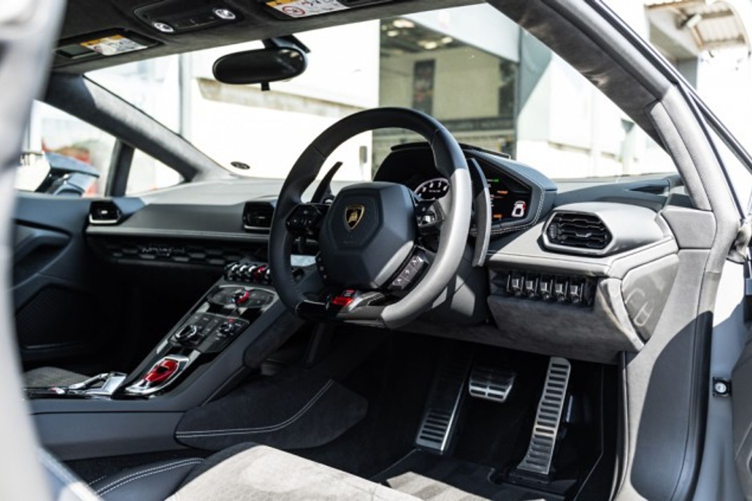 LAMBORGHINI HURACAN COUPE 5.2 V10 LP 610-4 AVIO 2DR SEMI AUTOMATIC