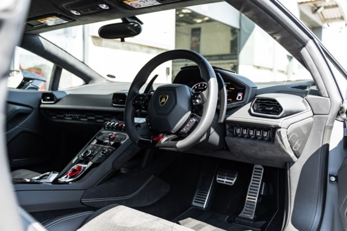 LAMBORGHINI HURACAN COUPE 5.2 V10 LP 610-4 AVIO 2DR SEMI AUTOMATIC