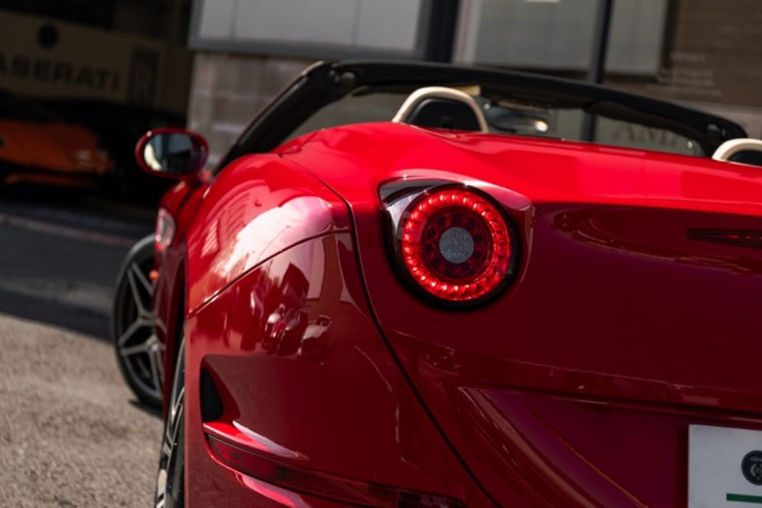 FERRARI CALIFORNIA CONVERTIBLE 3.9 DD 2DR SEMI AUTOMATIC