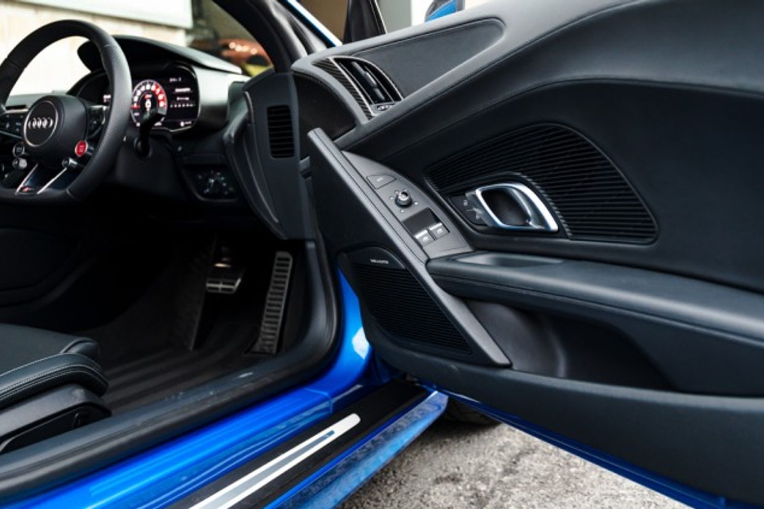 AUDI R8 COUPE 5.2 V10 PLUS QUATTRO 2DR SEMI AUTOMATIC