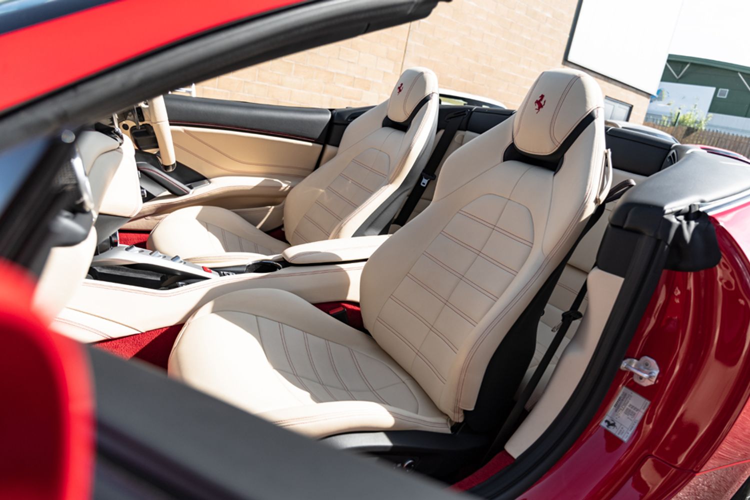 FERRARI CALIFORNIA CONVERTIBLE 3.9 DD 2DR SEMI AUTOMATIC