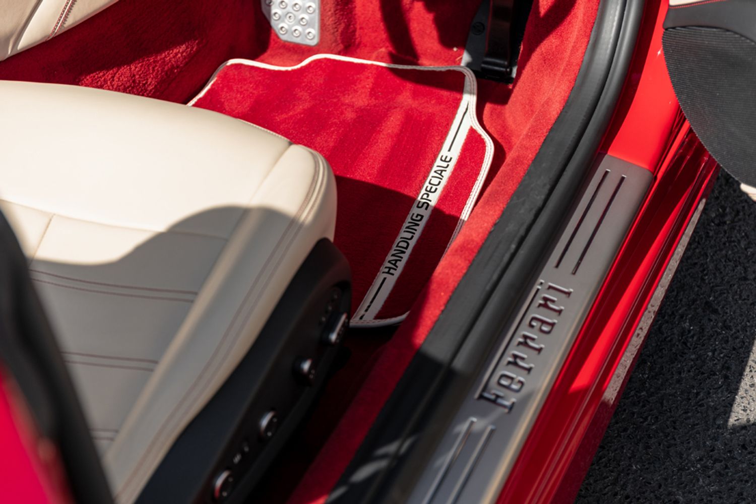 FERRARI CALIFORNIA CONVERTIBLE 3.9 DD 2DR SEMI AUTOMATIC