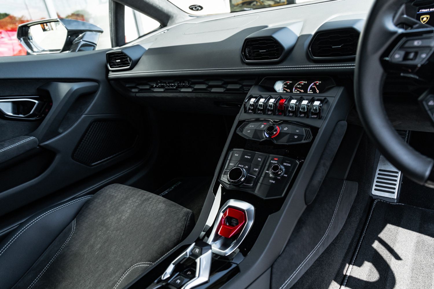LAMBORGHINI HURACAN COUPE 5.2 V10 LP 610-4 AVIO 2DR SEMI AUTOMATIC
