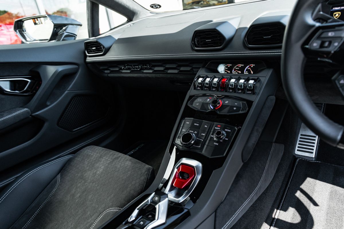 LAMBORGHINI HURACAN COUPE 5.2 V10 LP 610-4 AVIO 2DR SEMI AUTOMATIC