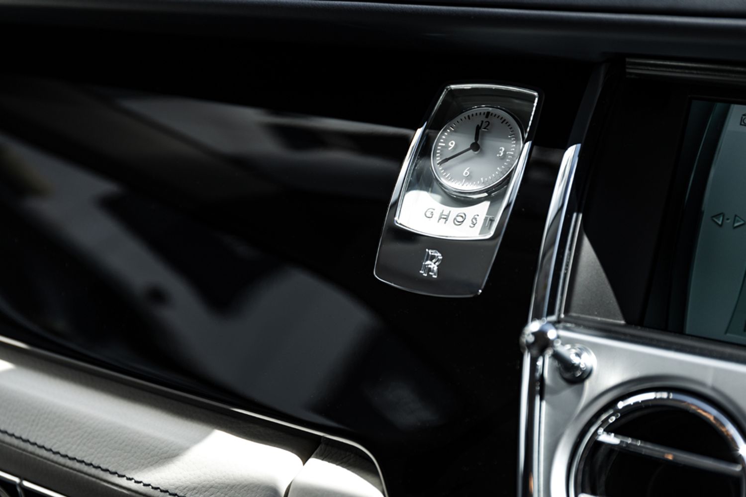 ROLLS-ROYCE GHOST SALOON 6.6 V12 SWB 4DR AUTOMATIC