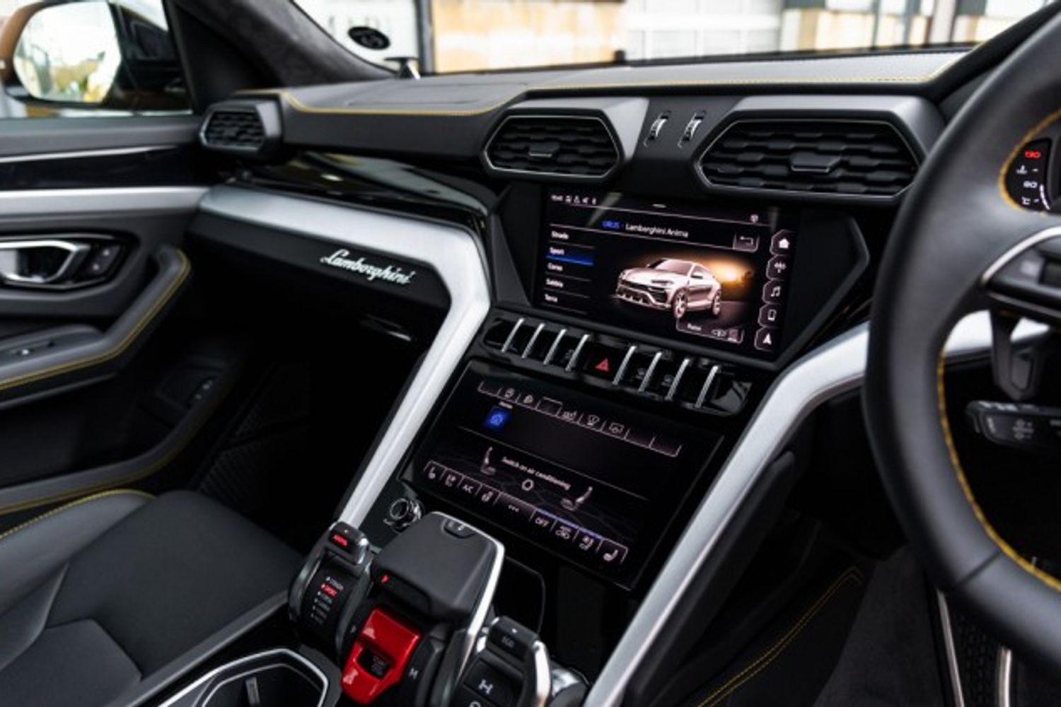 LAMBORGHINI URUS ESTATE 4.0 V8 5DR AUTOMATIC