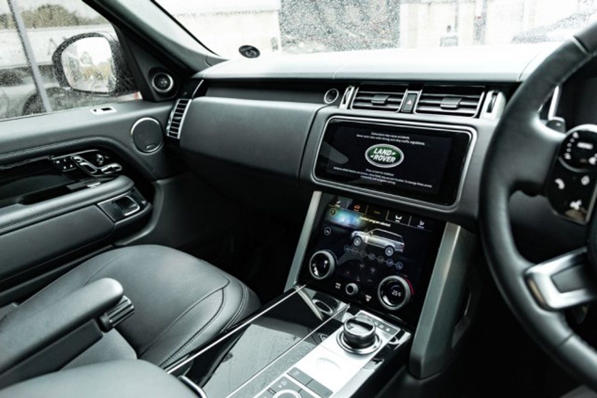 LAND ROVER RANGE ROVER DIESEL ESTATE 3.0 SDV6 VOGUE 5DR AUTOMATIC