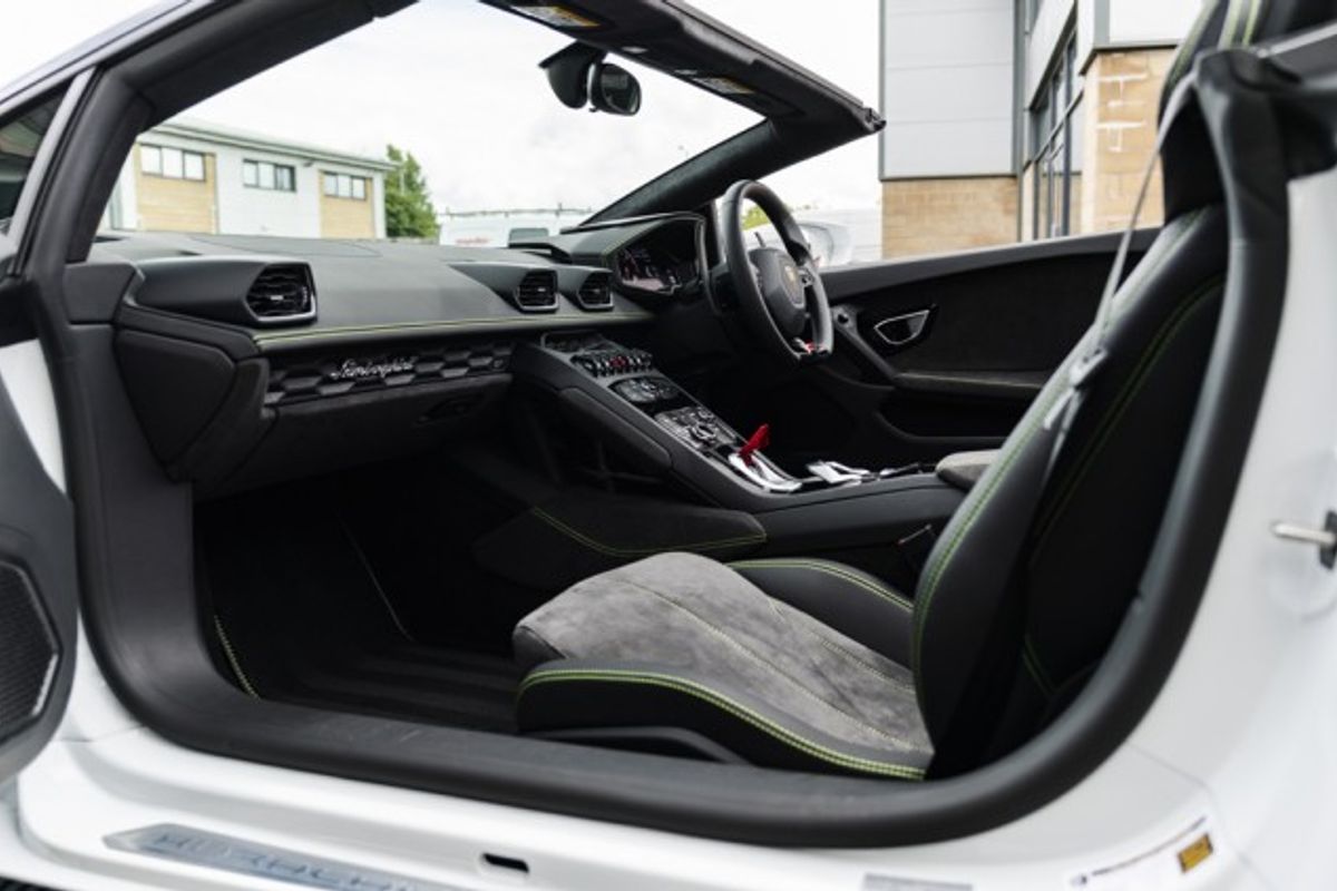 LAMBORGHINI HURACAN CONVERTIBLE 5.2 LP 610-4 SPYDER 2DR SEMI AUTOMATIC