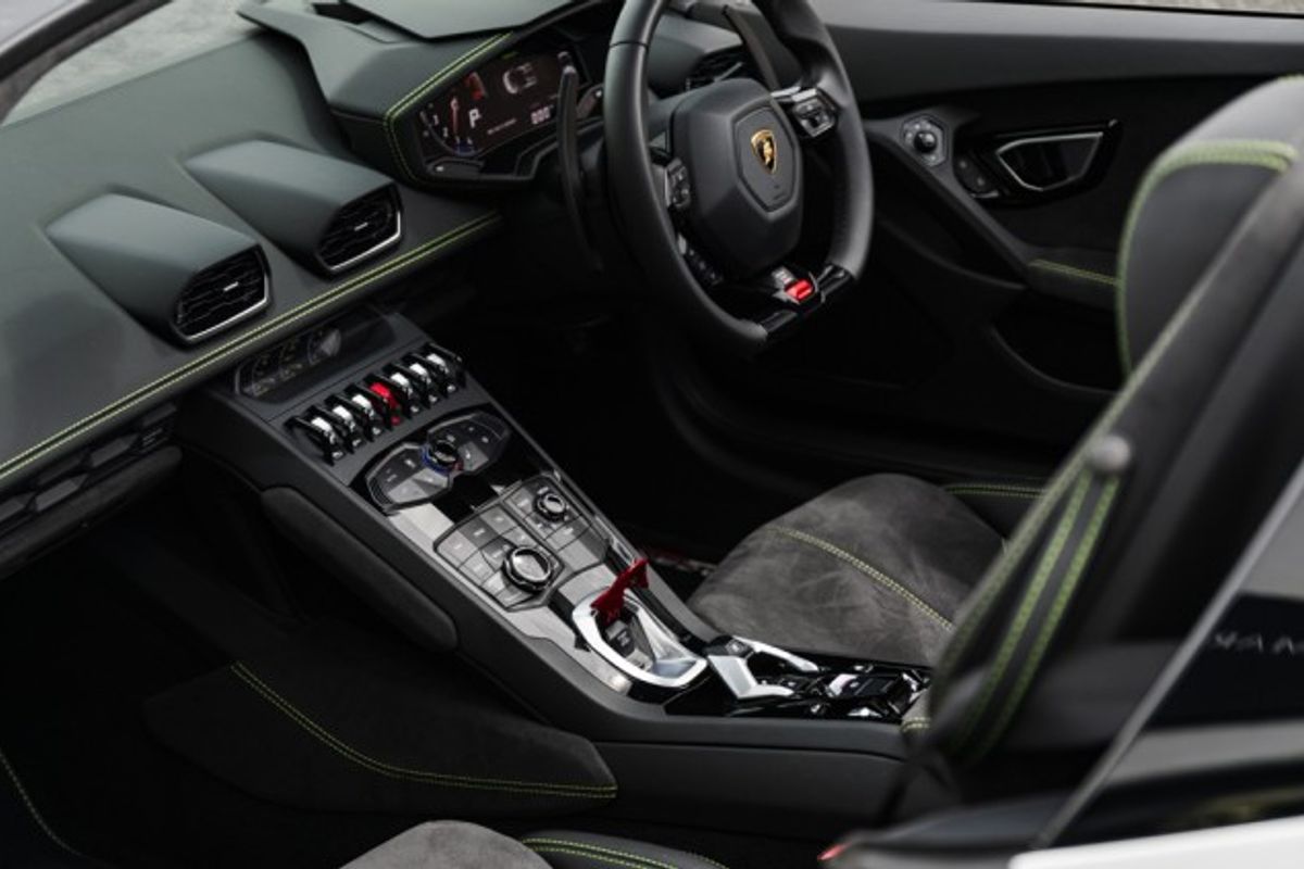 LAMBORGHINI HURACAN CONVERTIBLE 5.2 LP 610-4 SPYDER 2DR SEMI AUTOMATIC