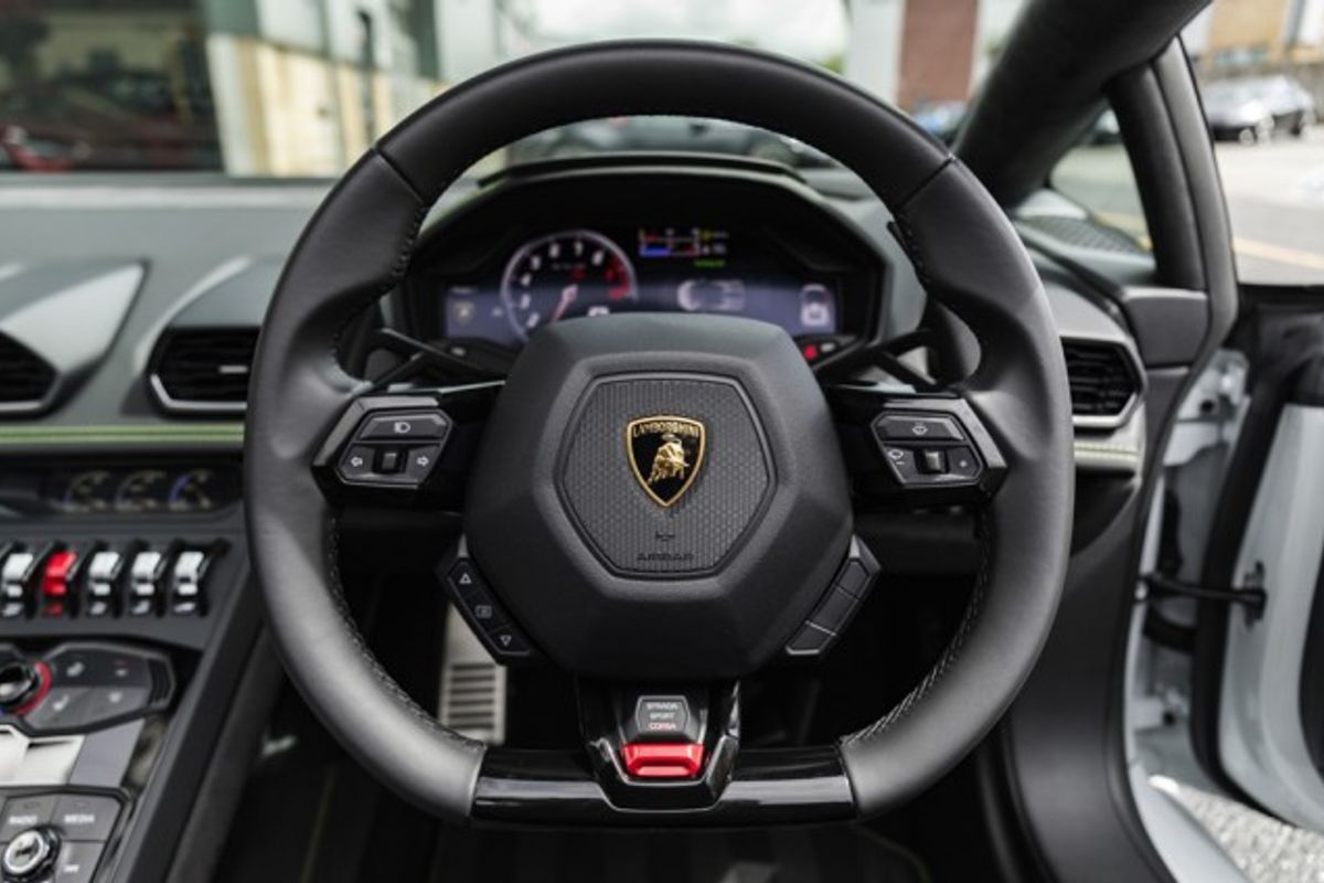 LAMBORGHINI HURACAN CONVERTIBLE 5.2 LP 610-4 SPYDER 2DR SEMI AUTOMATIC