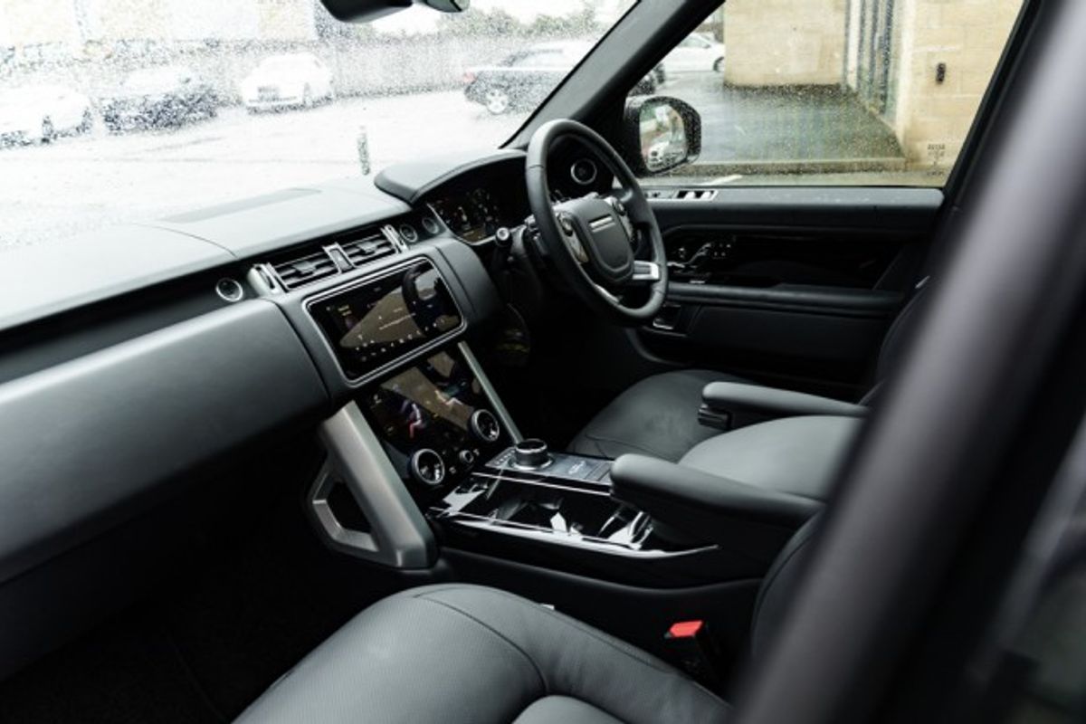 LAND ROVER RANGE ROVER DIESEL ESTATE 3.0 SDV6 VOGUE 5DR AUTOMATIC