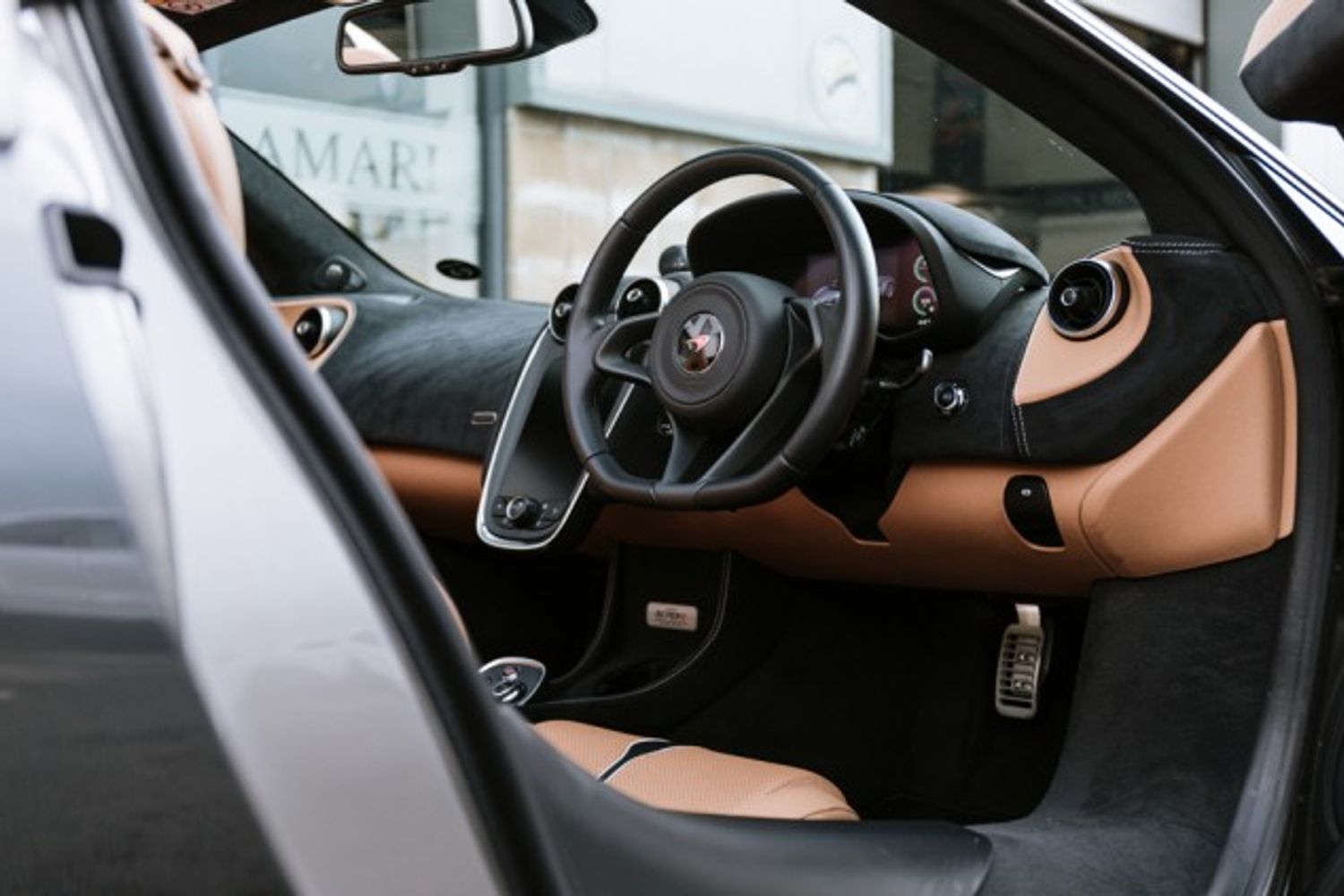 MCLAREN 570S CONVERTIBLE 3.8 V8 SSG 2DR SEMI AUTOMATIC