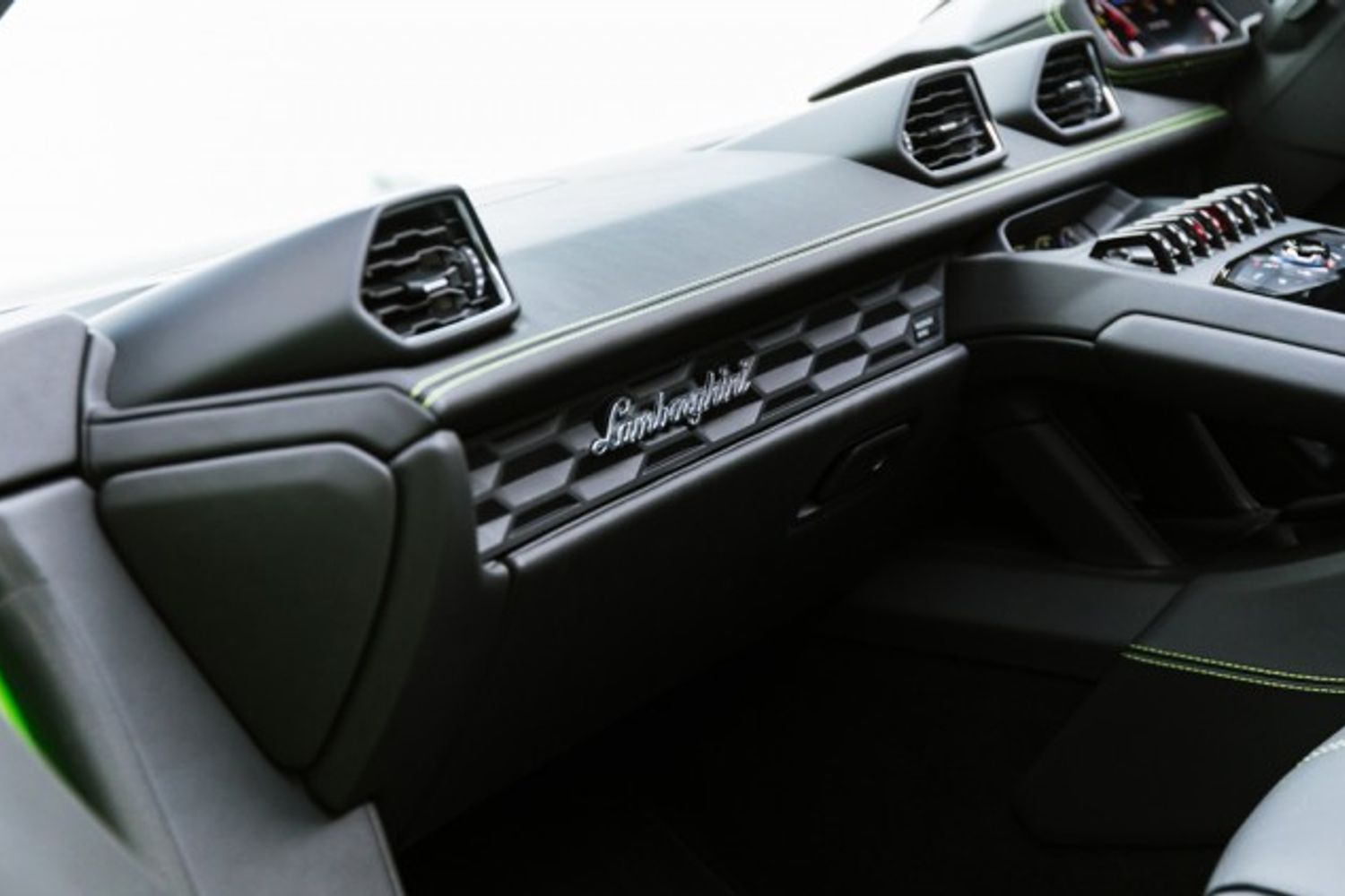 LAMBORGHINI HURACAN CONVERTIBLE 5.2 LP 610-4 SPYDER 2DR SEMI AUTOMATIC