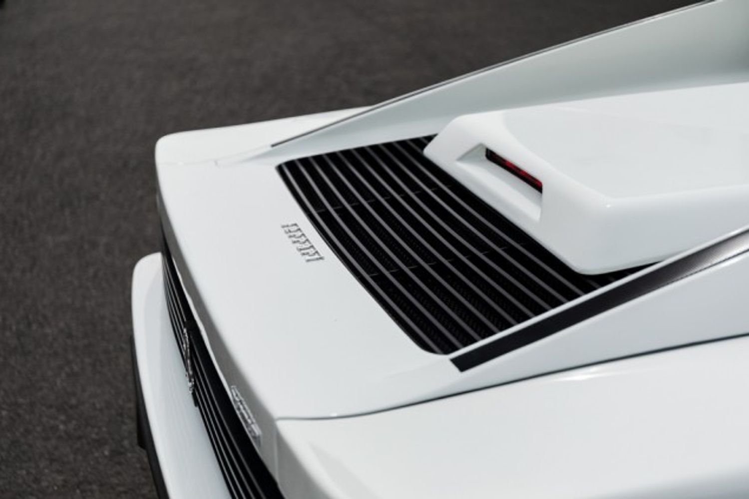 FERRARI COUPE 4.9