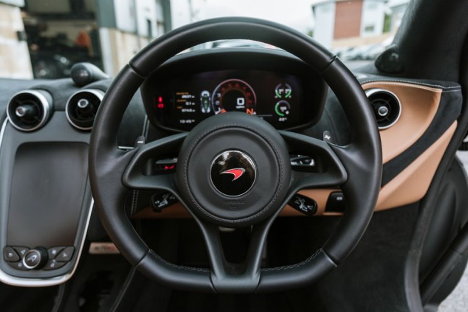MCLAREN 570S CONVERTIBLE 3.8 V8 SSG 2DR SEMI AUTOMATIC