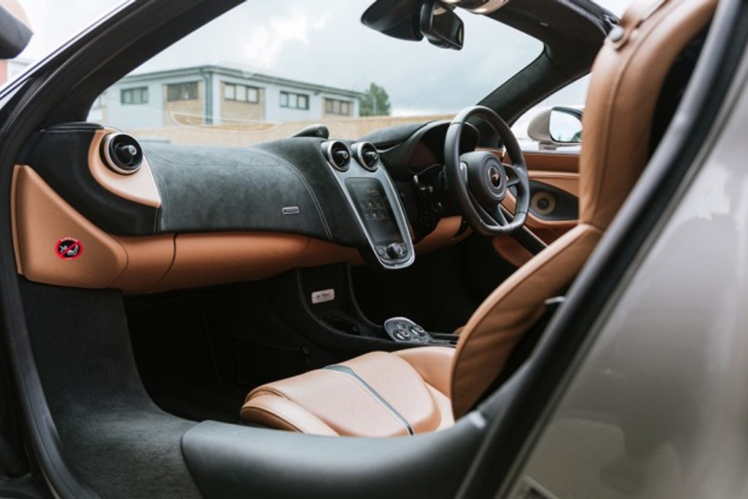 MCLAREN 570S CONVERTIBLE 3.8 V8 SSG 2DR SEMI AUTOMATIC