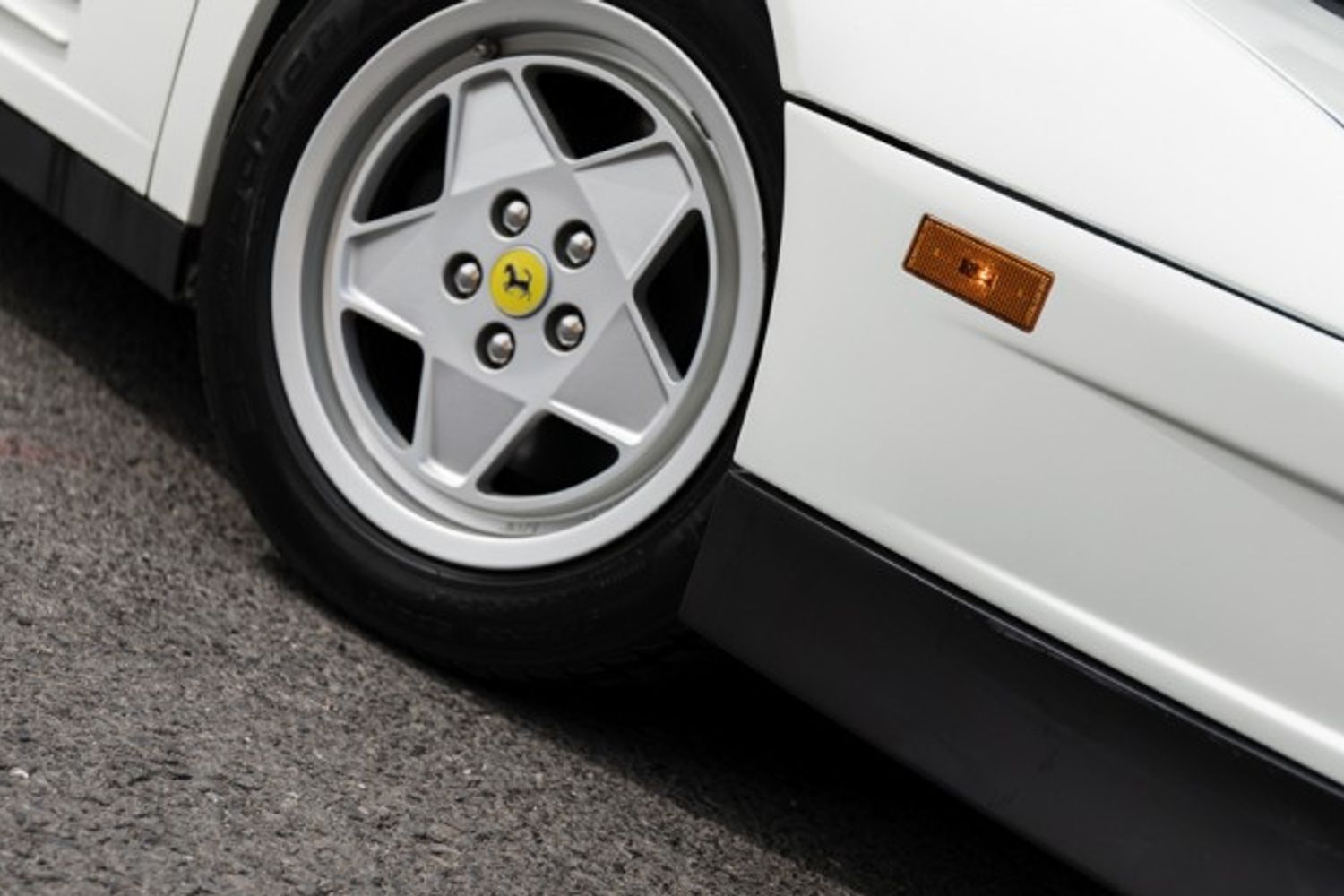 FERRARI COUPE 4.9