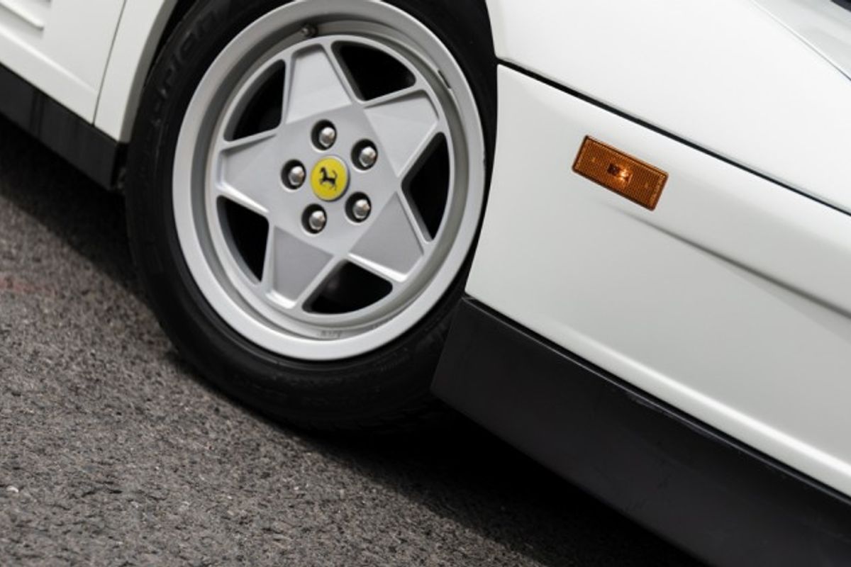 FERRARI COUPE 4.9