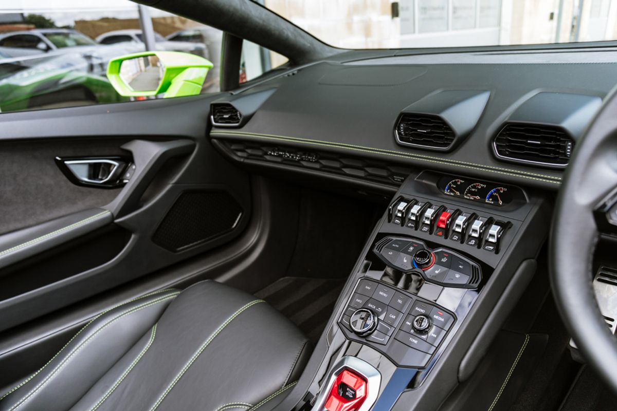 LAMBORGHINI HURACAN CONVERTIBLE 5.2 LP 610-4 SPYDER 2DR SEMI AUTOMATIC