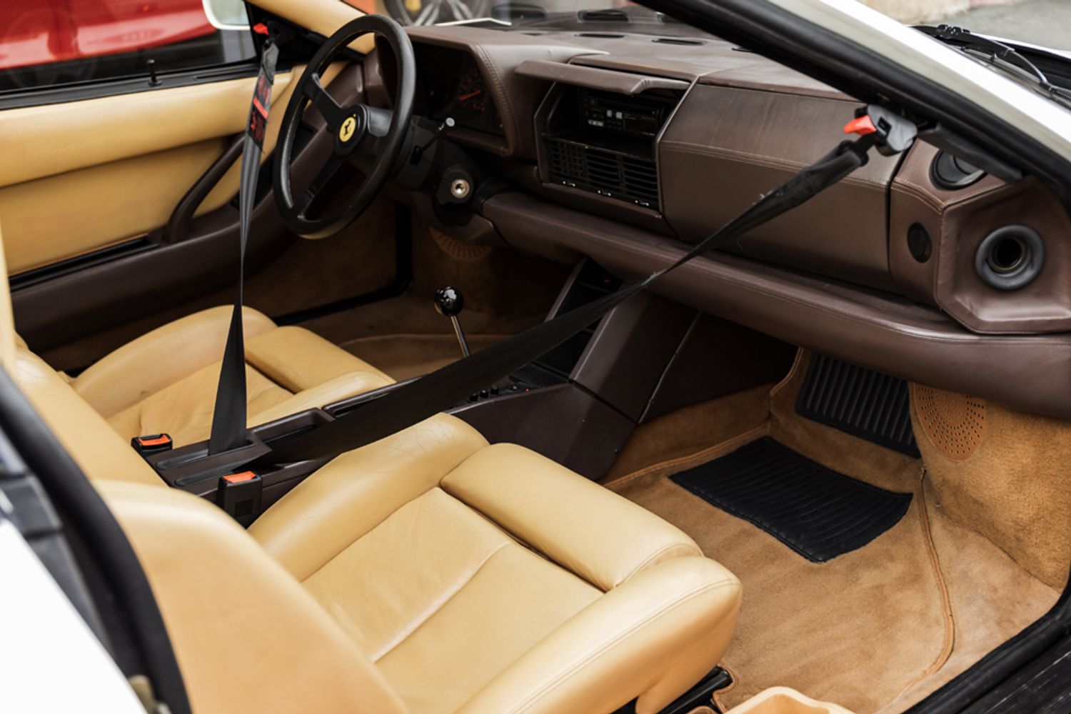 FERRARI COUPE 4.9