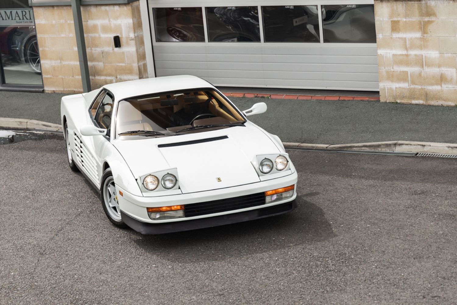 FERRARI COUPE 4.9