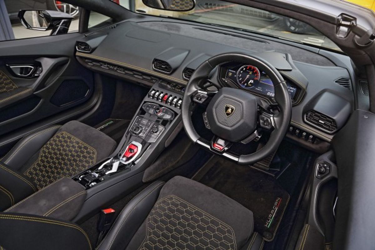 LAMBORGHINI HURACAN CONVERTIBLE 5.2 LP 610-4 SPYDER 2DR SEMI AUTOMATIC