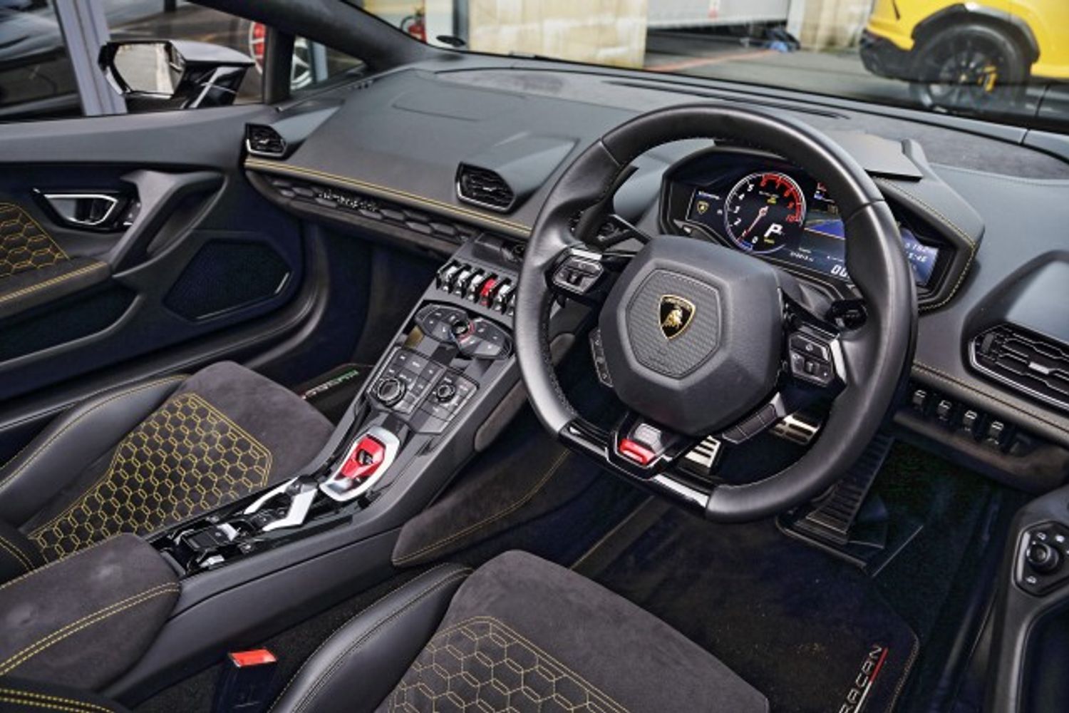 LAMBORGHINI HURACAN CONVERTIBLE 5.2 LP 610-4 SPYDER 2DR SEMI AUTOMATIC