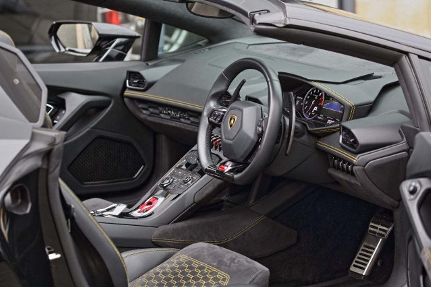 LAMBORGHINI HURACAN CONVERTIBLE 5.2 LP 610-4 SPYDER 2DR SEMI AUTOMATIC