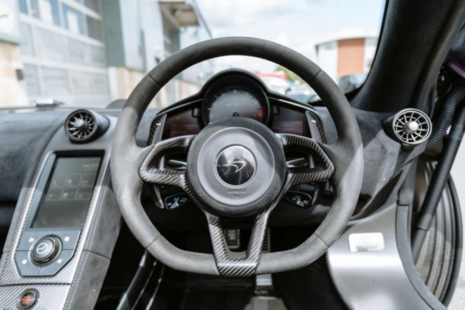 MCLAREN 675LT CONVERTIBLE 3.8 V8 SSG 2DR SEMI AUTOMATIC