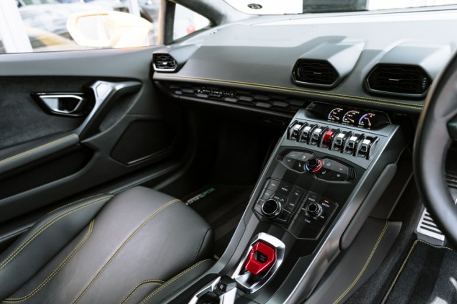 LAMBORGHINI HURACAN COUPE 5.2 LP 610-4 2DR SEMI AUTOMATIC